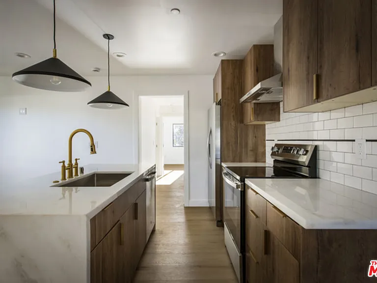 2653 Vineyard Ave — Photo 3