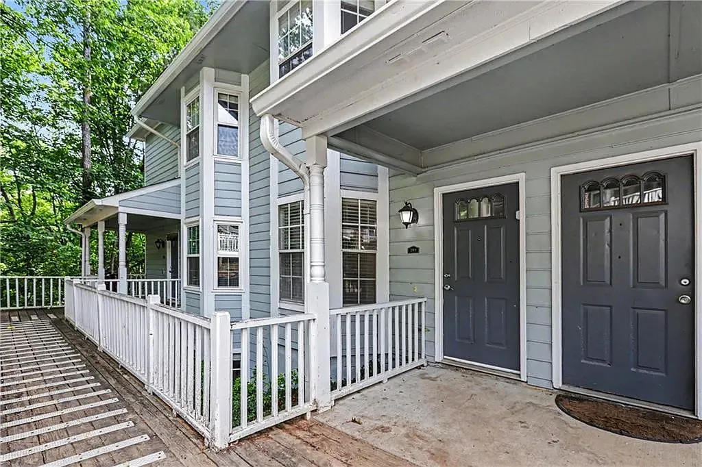 3960 Riverlook Pkwy SE — Photo 2