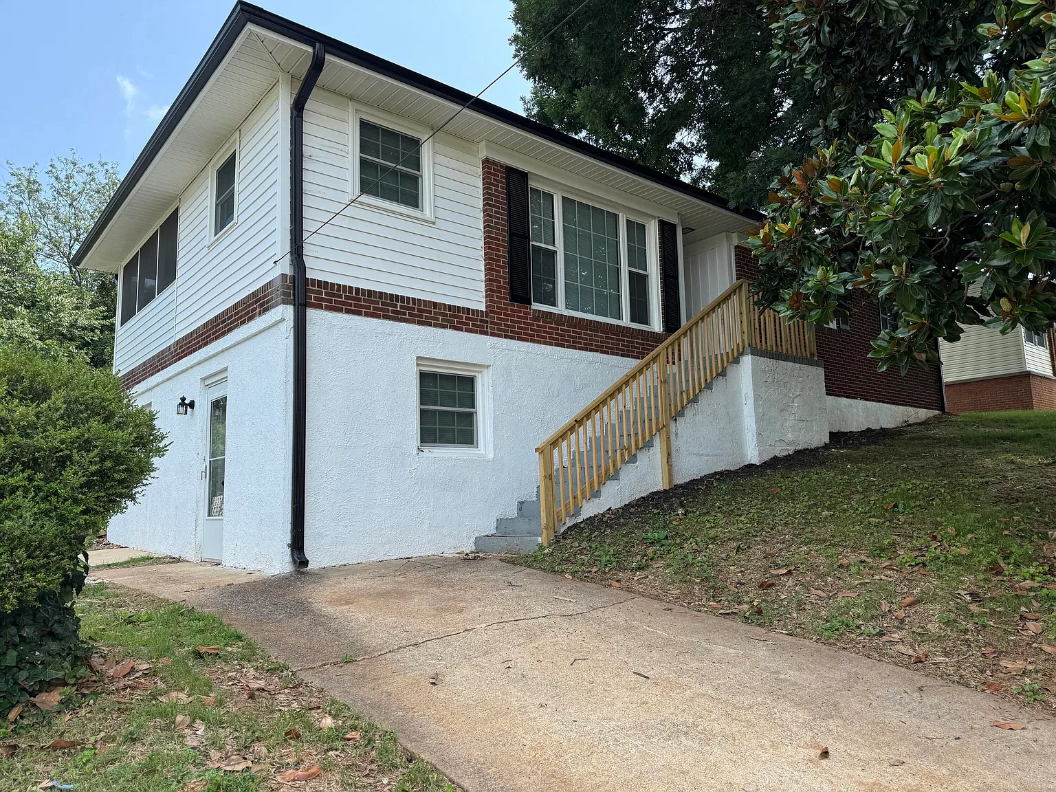 4 bed, 2.0 bath, 2100 sqft, $1,800 — Photo 1