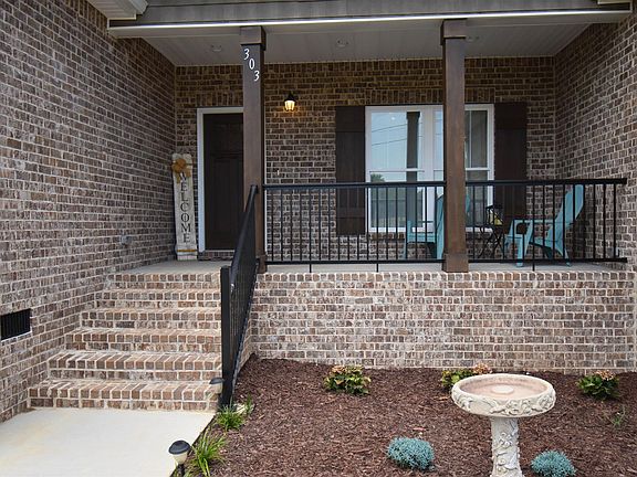 4th image of 303 Honeysuckle Ln
