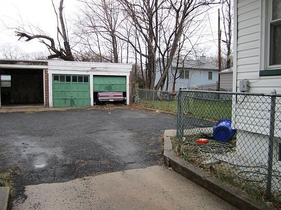 5th image of 23 Boyden St