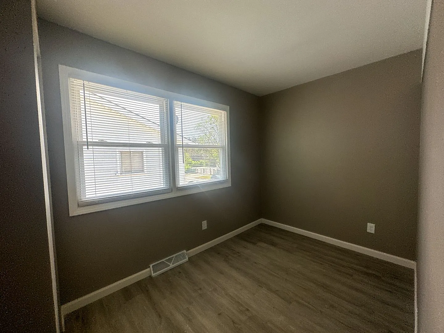 5730 N 99th St. (Duplex) — Photo 4