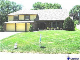 1st image of 812 S 131st St