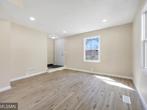 853 Conway St, Saint Paul, MN 55106
