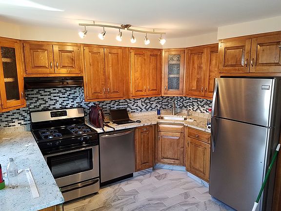 4th image of 157 Manor Dr