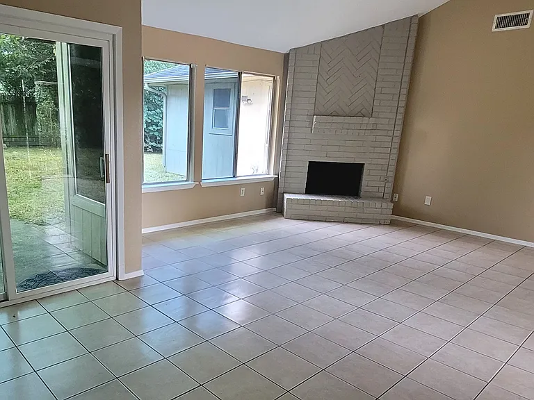 3034 Sherborne St — Photo 3