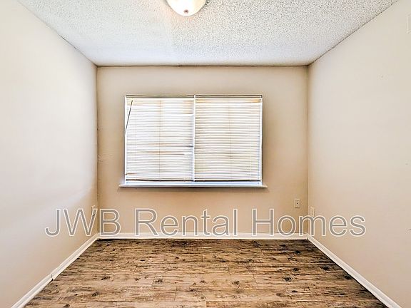 4th image of 1612 Alfen St