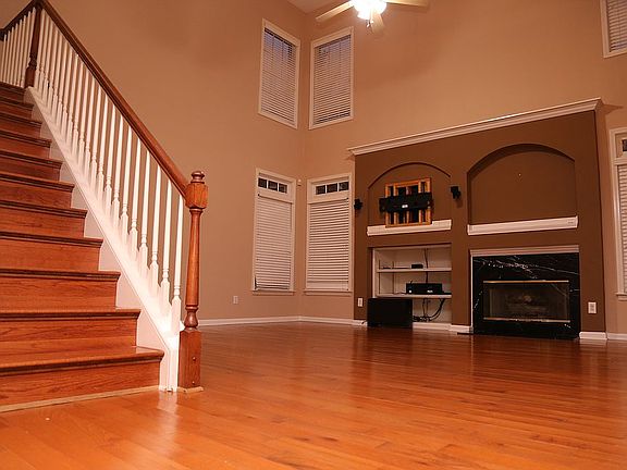 2nd image of 1647 Omara Ln SE