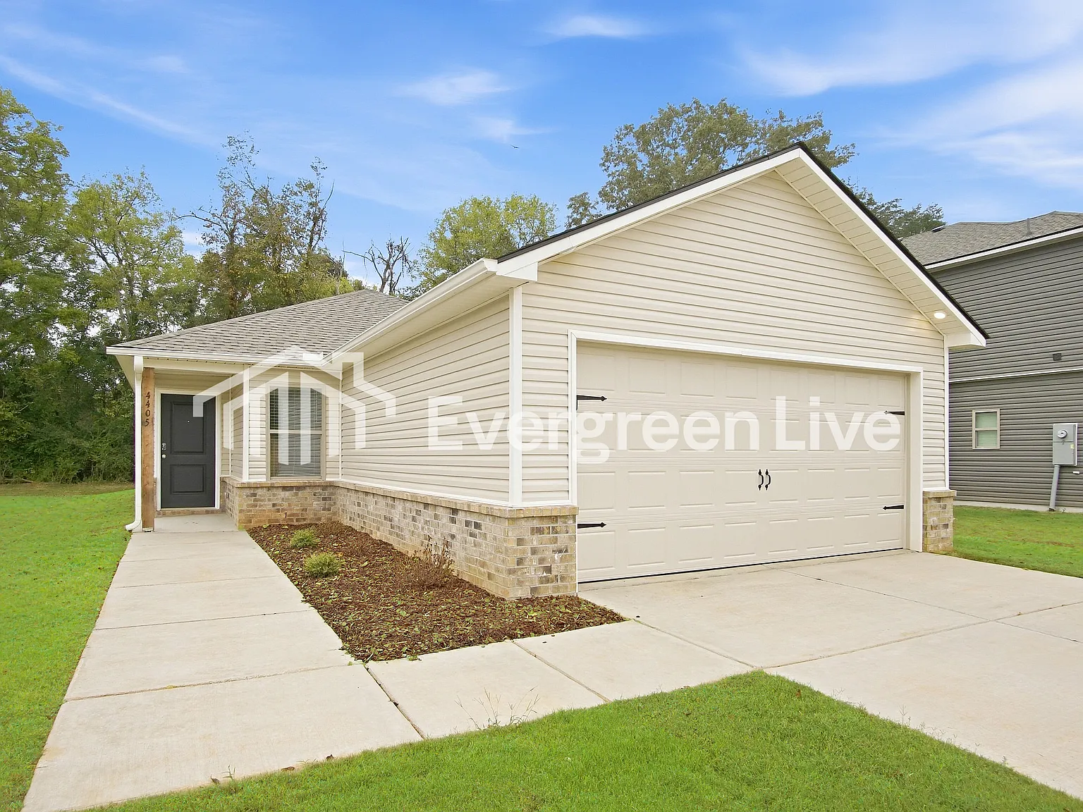 3 bed, 2.0 bath, 1248 sqft, $1,420 — Photo 1
