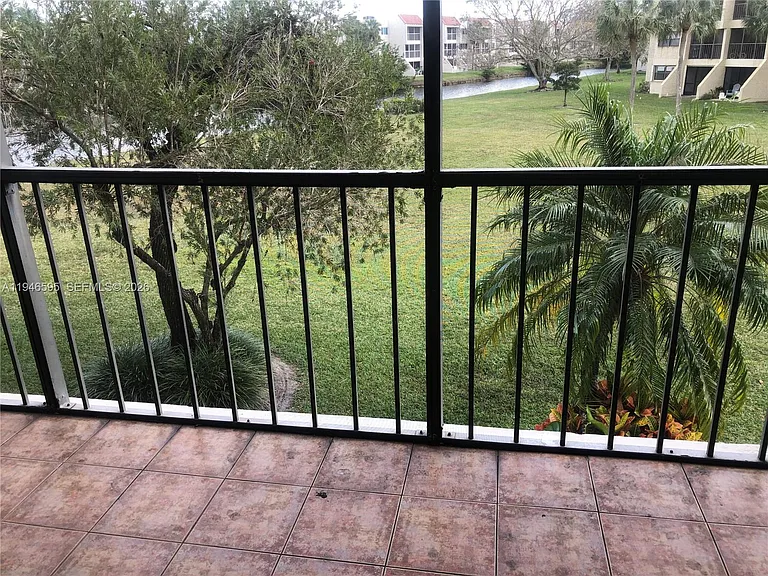 210 Lakeview Dr #207 — Photo 8