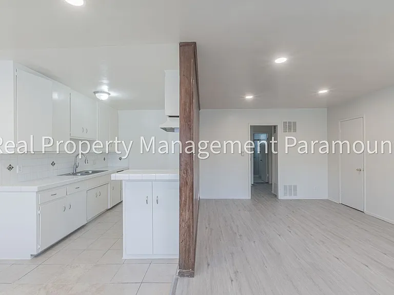 3910 Stevely Ave — Photo 8