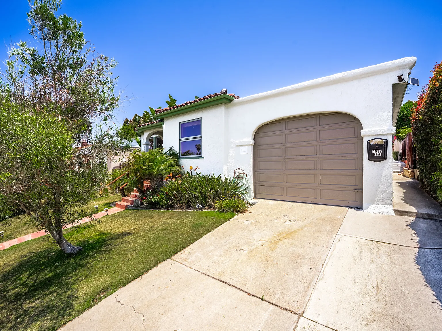 2 bed, 1000 sqft, $7,000 — Photo 3