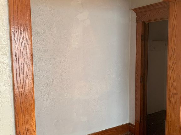 5th image of 1124 W Allegan St