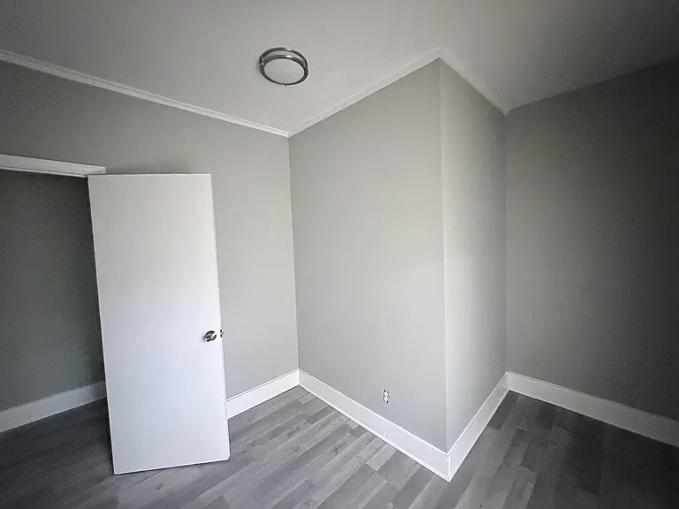 1585 Humber St — Photo 15
