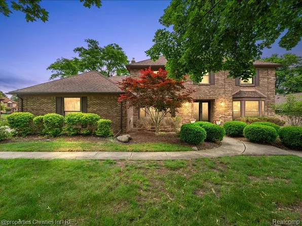 38696 Wakefield Ct, Northville, MI 48167