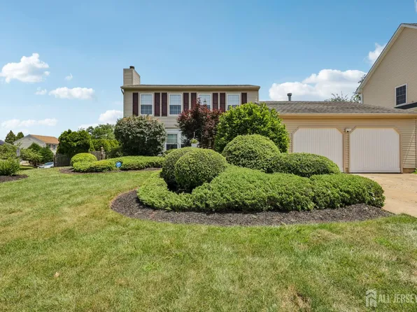 6 Wintergreen Ave E, Edison, NJ 08820