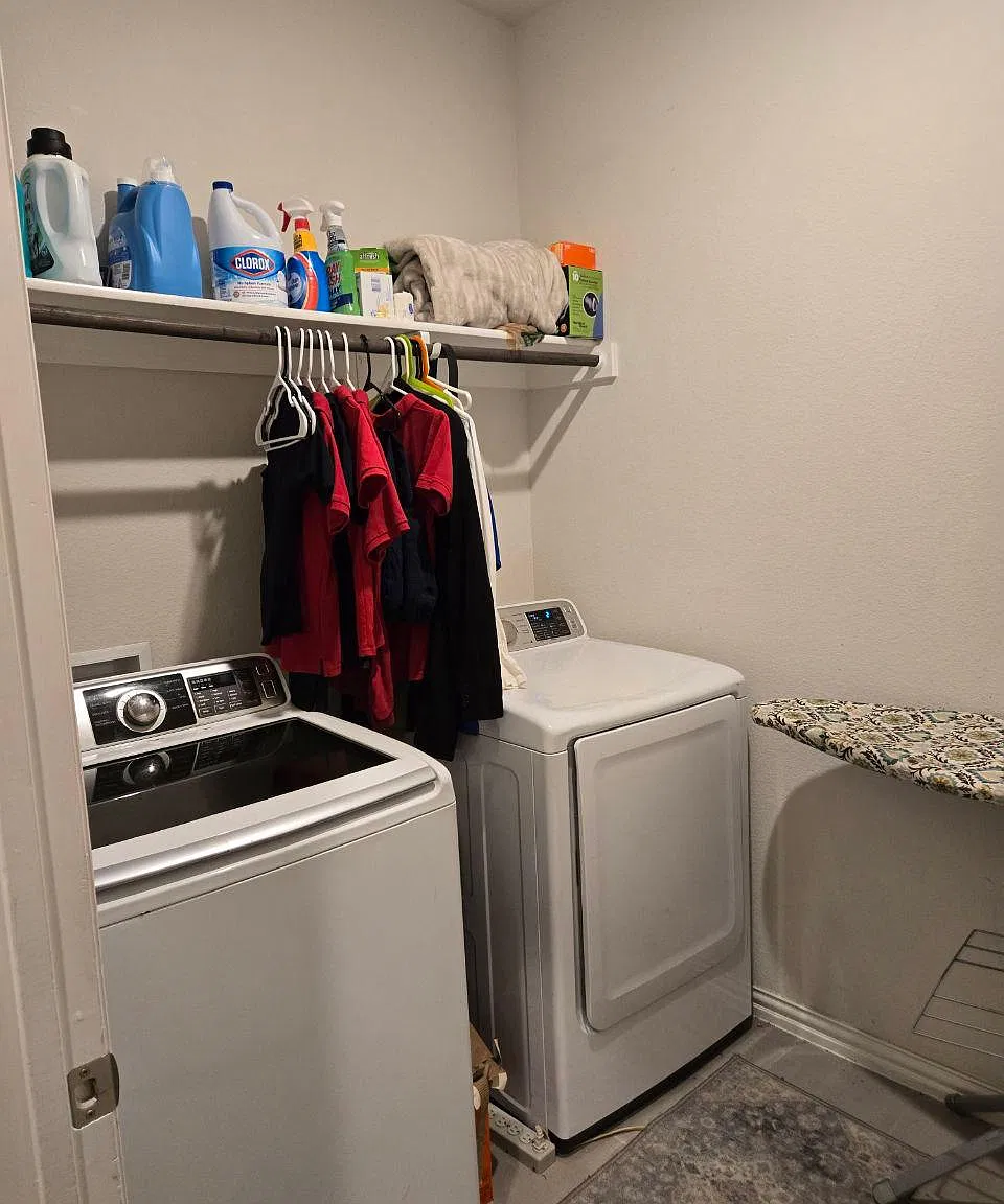4 bed, 2.5 bath, 2000 sqft, $2,350 — Photo 3