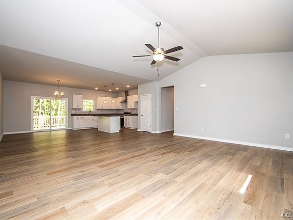 4th image of 248 Lake Forest Dr