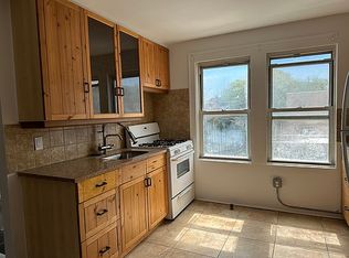 20-55 33rd St #3F, Astoria, NY 11105