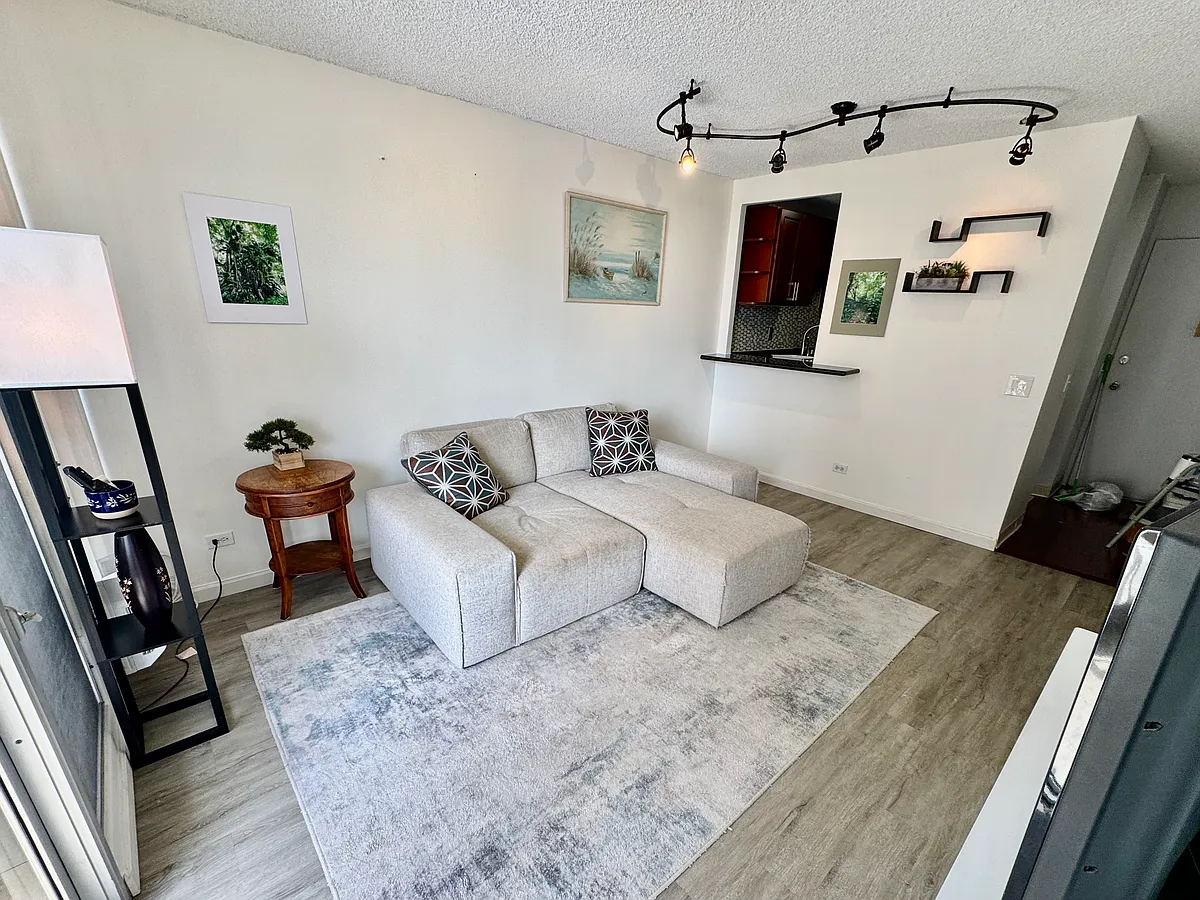 Building Photo - 796 Isenberg St #10D