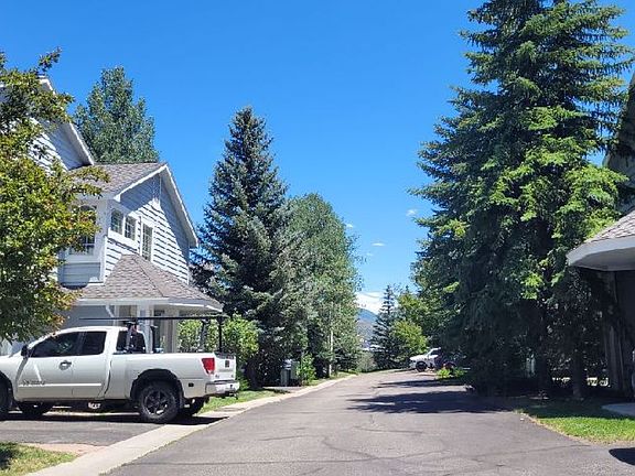 3rd image of 518 Autumn Breeze Dr