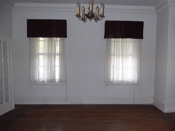 5th image of 402 Courtland St