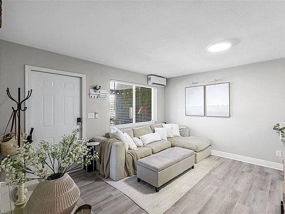3rd image of 202 Cape Coral PKWY W