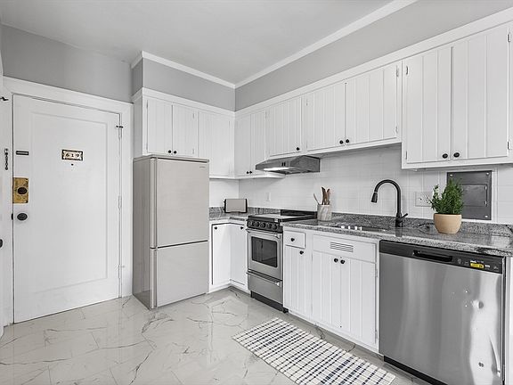 3rd image of 140 Chestnut St APT 619