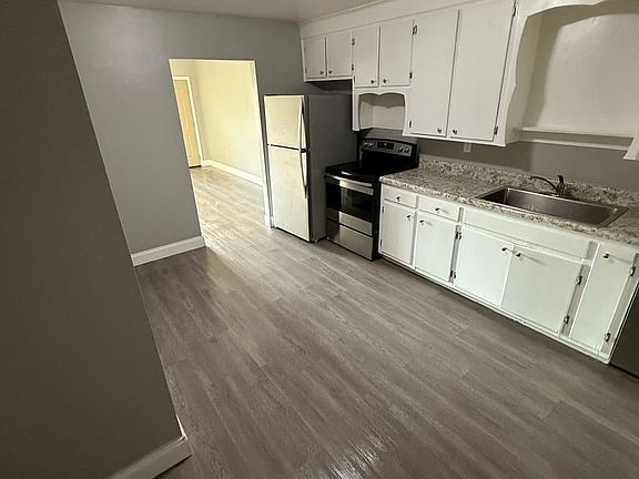 3rd image of 415 Lowther St #1