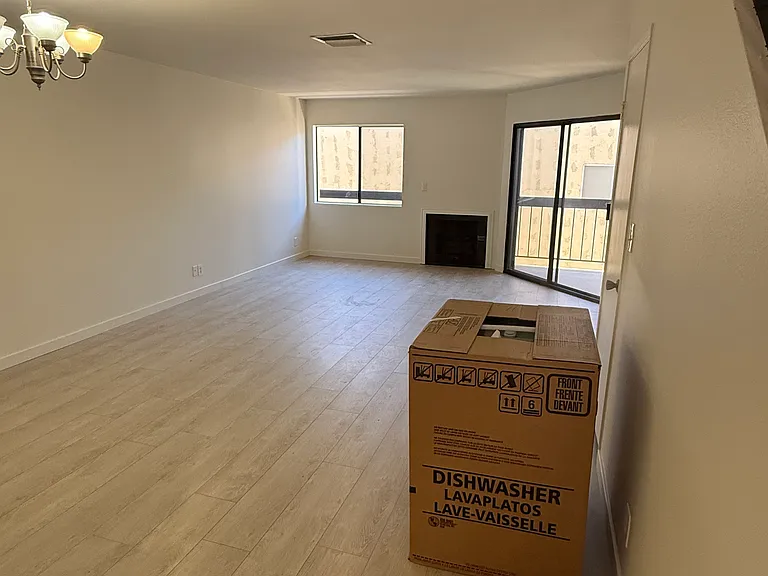 401 W Dryden St #10 — Photo 2