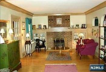 2nd image of 44 Livingston Ave