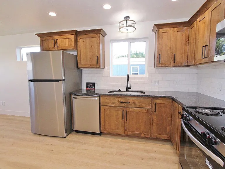1115 S Commercial Ave #1 — Photo 9