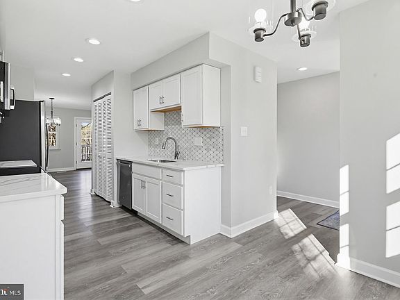 5th image of 46 Kimball Ridge Ct