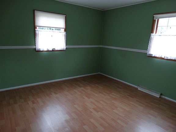 3rd image of 404 Lynhurst Ave