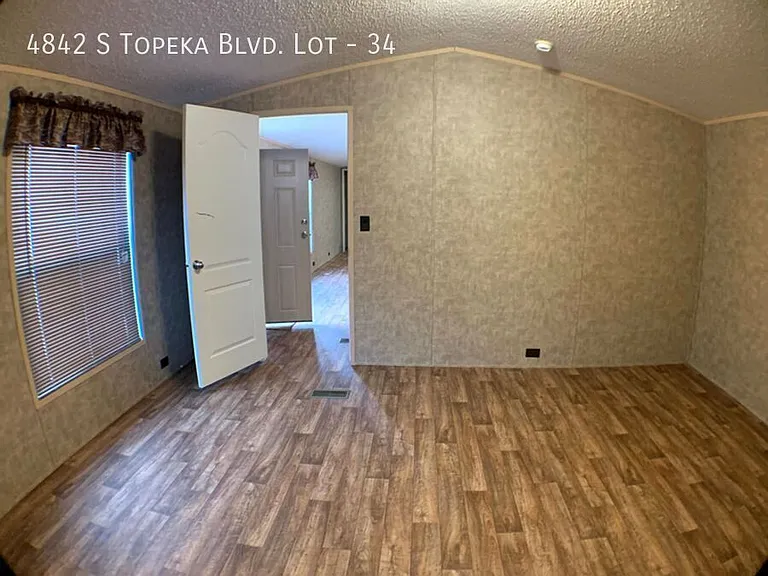 4842 S Topeka Blvd #34 — Photo 5