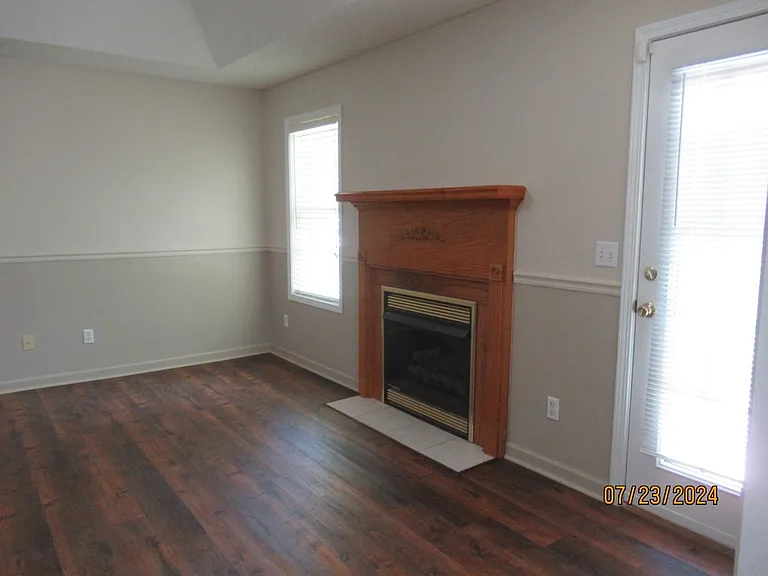 3590 Oleander Dr — Photo 13