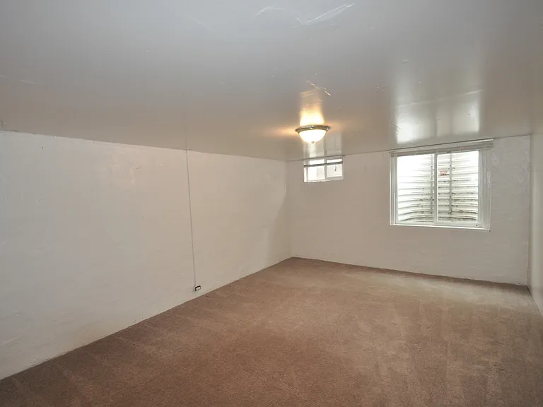 2525 Olive St — Photo 13