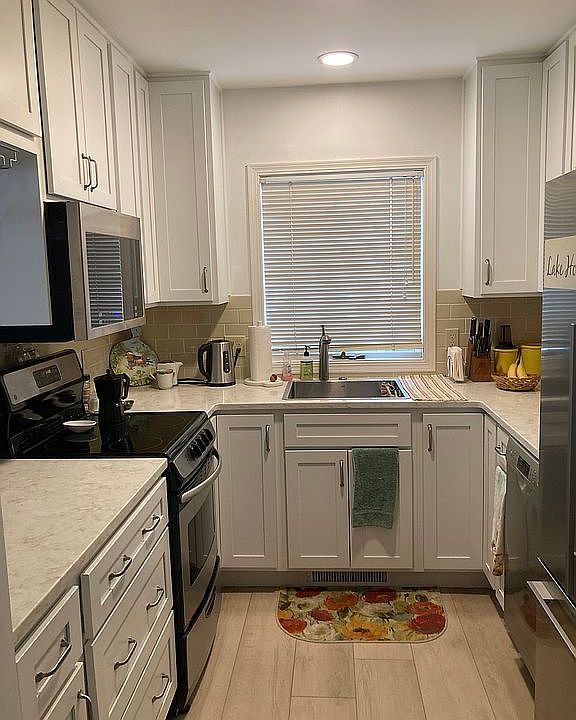 1st image of 995 Lake St #7