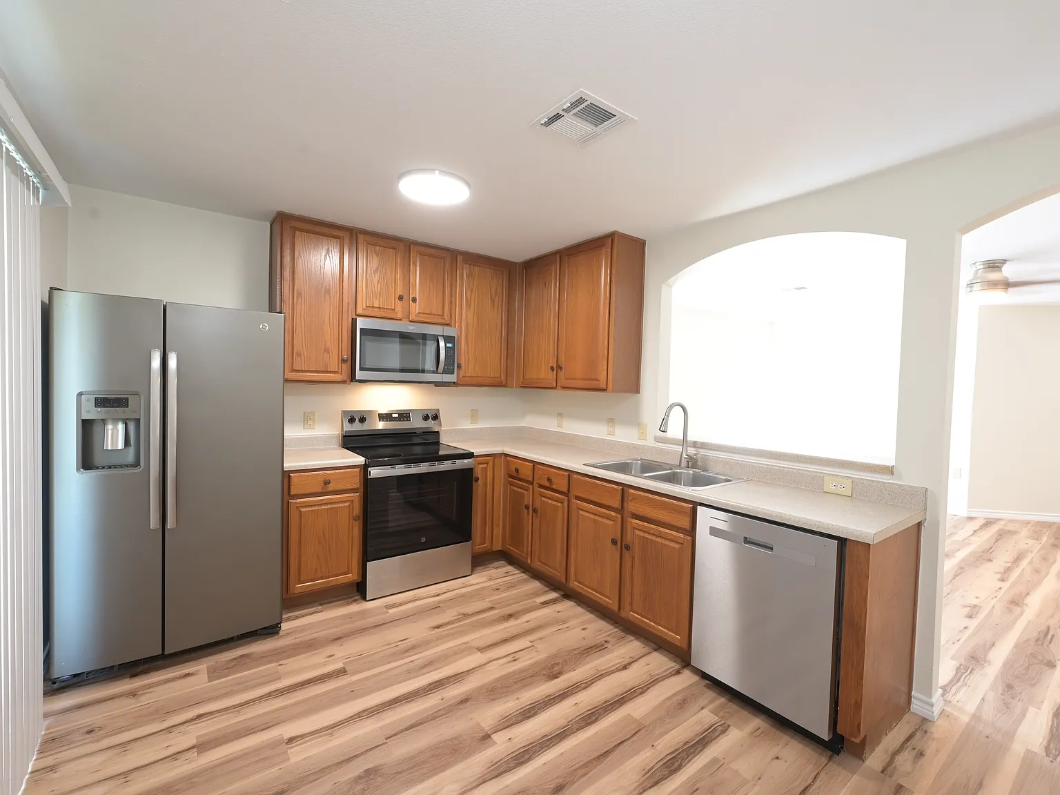 3 bed, 1194 sqft, $1,800 — Photo 4