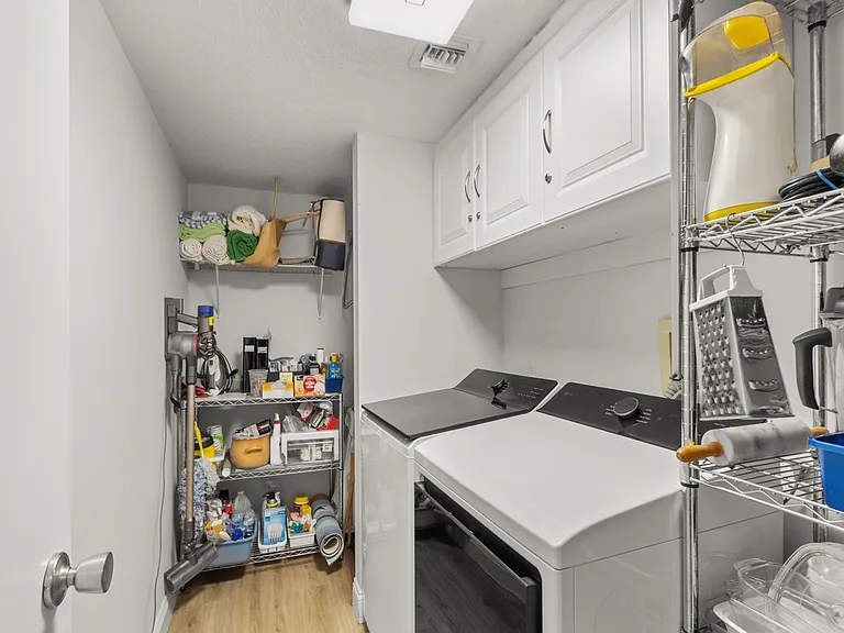 219 Park Shores Cir #B — Photo 5