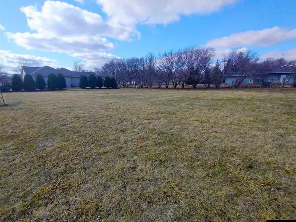 604 Birch St NE, Sleepy Eye, MN 56085