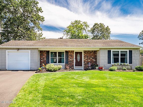 2nd image of 1149 Laurel Drive