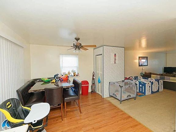 4th image of 11 Woodridge Cir #A