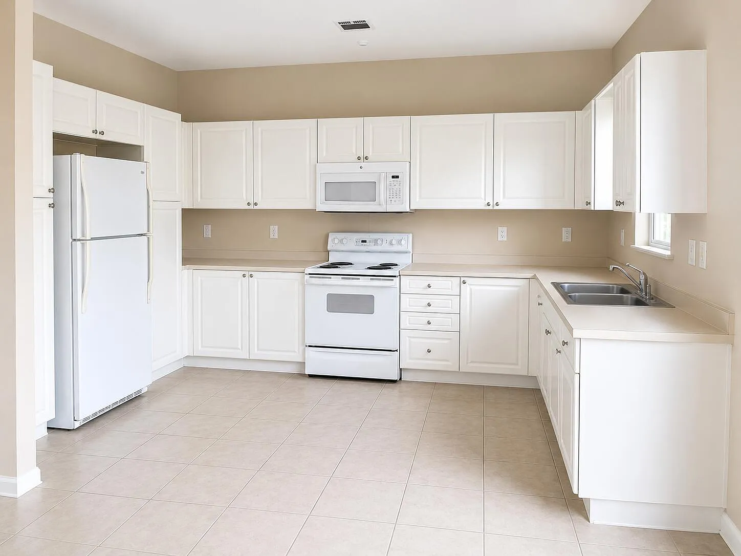 3 bed, 3.0 bath, 1580 sqft, $3,400 — Photo 4