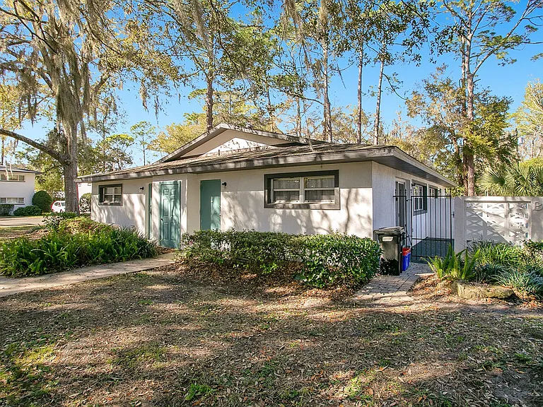 1820 NW 10th St — Photo 21
