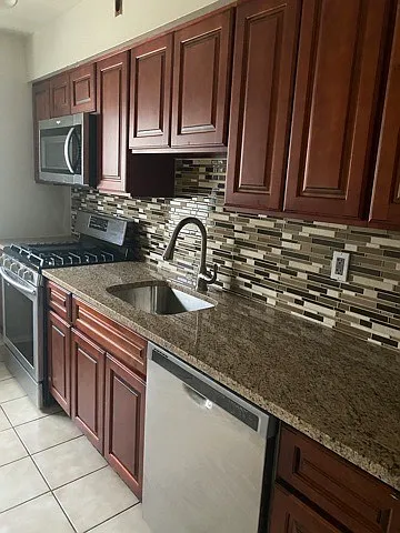 8 Evelyn Ct #2 — Photo 11