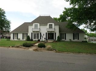17900 E Cheyenne Dr, Independence, MO 64056