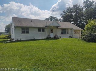 2385 Baldwin Rd, Fenton, MI 48430