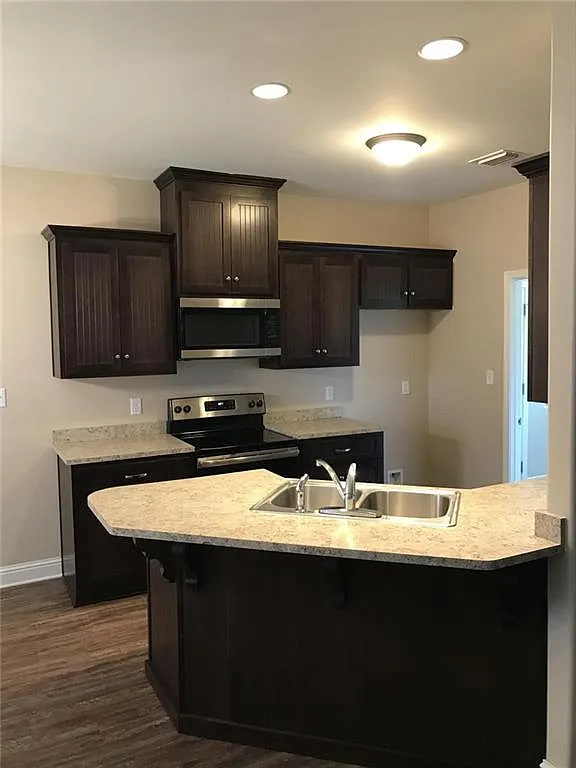 4 bed, 2.0 bath, 1681 sqft, $1,795 — Photo 3
