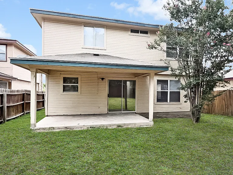 7038 Lynn Lake Dr — Photo 16